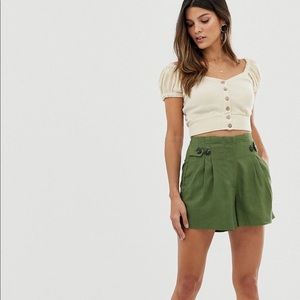 Y.A.S button detail linen shorts. NWOT Size L